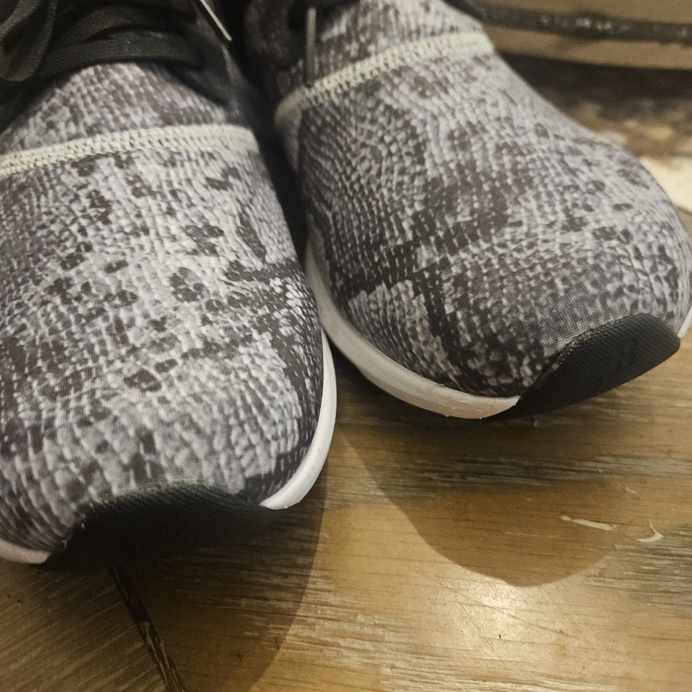 New Balance Tennis Shoes Snake Print 9 - Picture 13 of 16